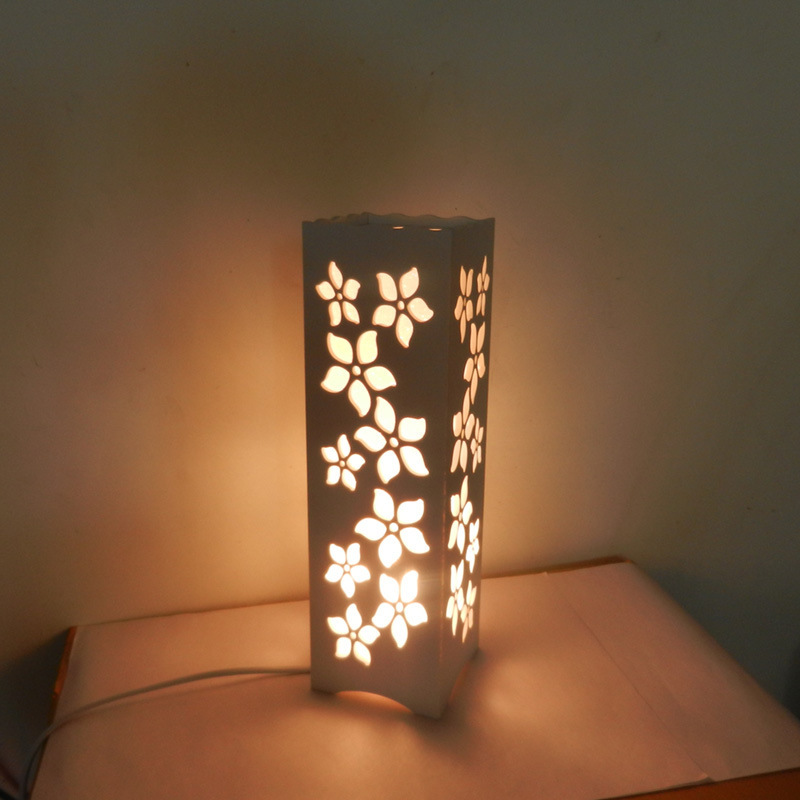 contracted creative desk lamp engraving flower table lamp in the living room/bedroom/study